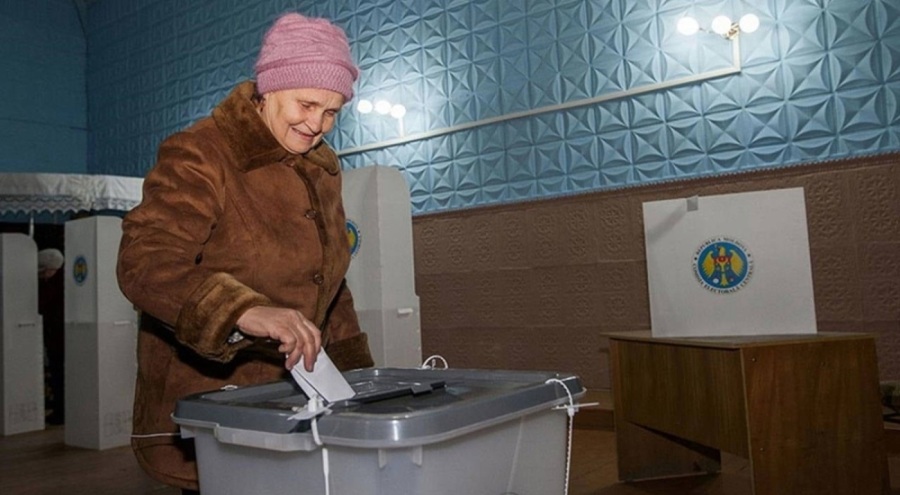 Moldova'da halk sandık başında