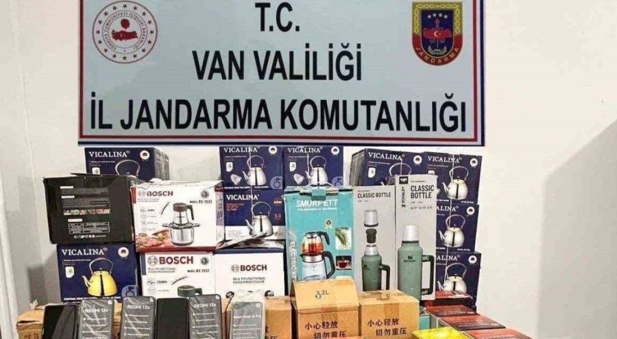 Van'da yol kontrolünde gümrük kaçağı malzeme yakalandı
