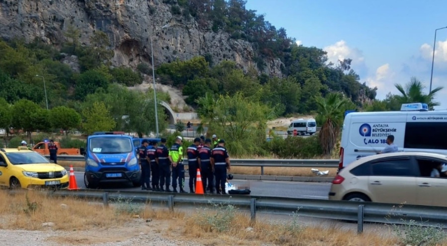 Antalya'da motosiklet kazası: Sürücü hayatını kaybetti