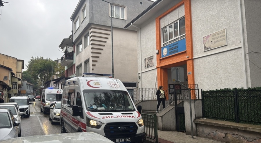 Bursa'da 6 öğrenci zehirlenme şüphesiyle hastaneye kaldırıldı
