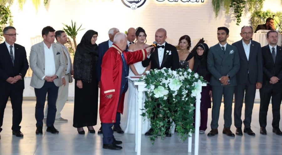 Bursa'nın siyaset, medya ve iş dünyası düğünde buluştu