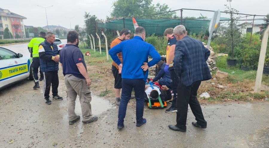 Bursa'da otomobille motosiklet çarpıştı! Yaralı var