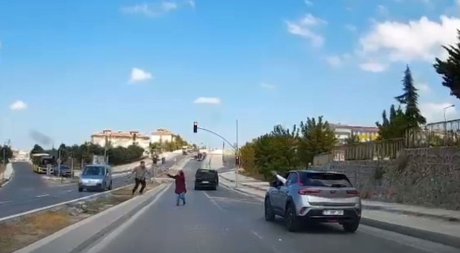 İstanbul'da trafikte taşlı saldırı