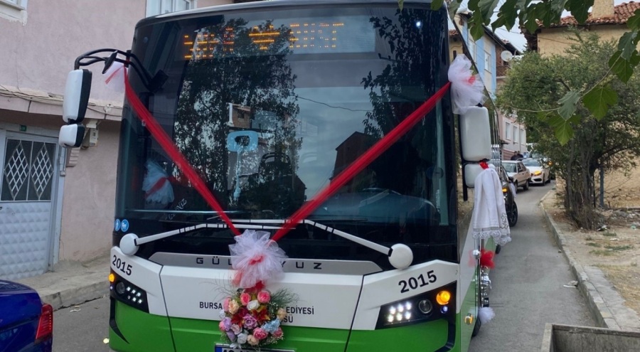 Bursa'da otobüs gelin arabasına dönüştü