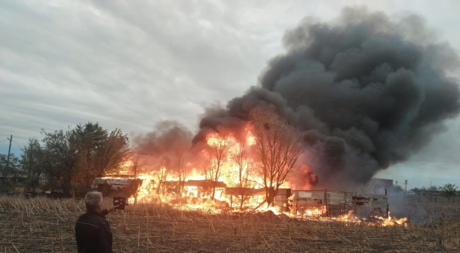 Bağ evi alev topuna döndü