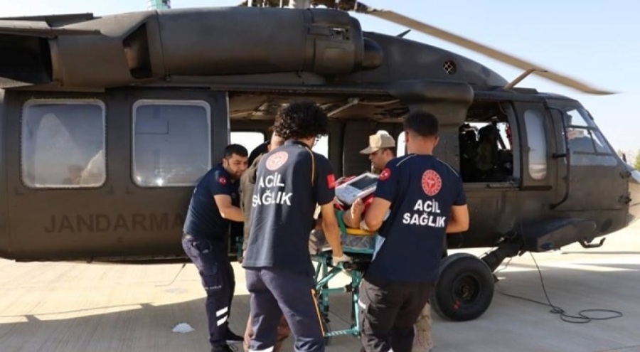 Askeri helikopter, yaralı işçi için havalandı