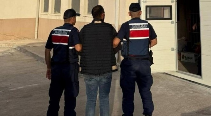 Anne ve babasını öldürüp iki akrabasını yaralayan zanlı tutuklandı