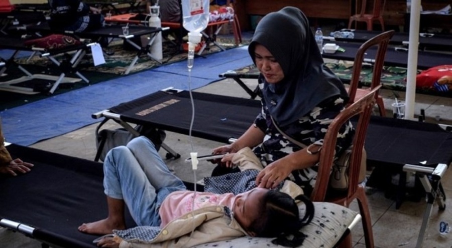 Endonezya'da 6 bin öğrenci okul yemeklerinden zehirlendi