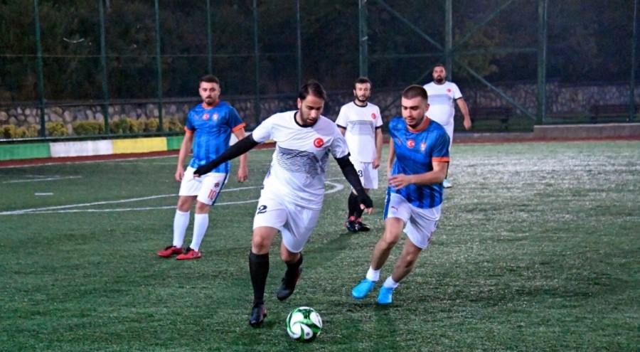 Bursa Osmangazi'de Geleneksel Halı Saha Turnuvası başladı
