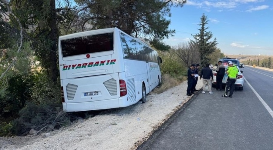 Yolcu otobüsü ile otomobil çarpıştı: Aynı aileden dört can kaybı