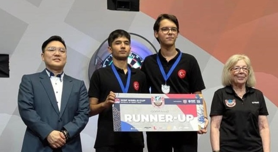 Yıldırımlı sporcu Toprak Aras Dünya Dart Şampiyonası'nda dünya ikincisi oldu