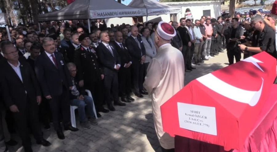Şehit Jandarma Astsubay Çavuş Kemal Özgür'ün cenazesi memleketi Osmaniye'de defnedildi
