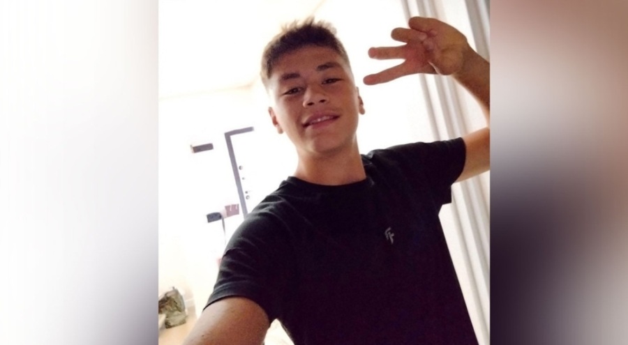 Ayağına bastığı arkadaşı tarafından öldüresiye dövülen çocuk, yaşam savaşı veriyor