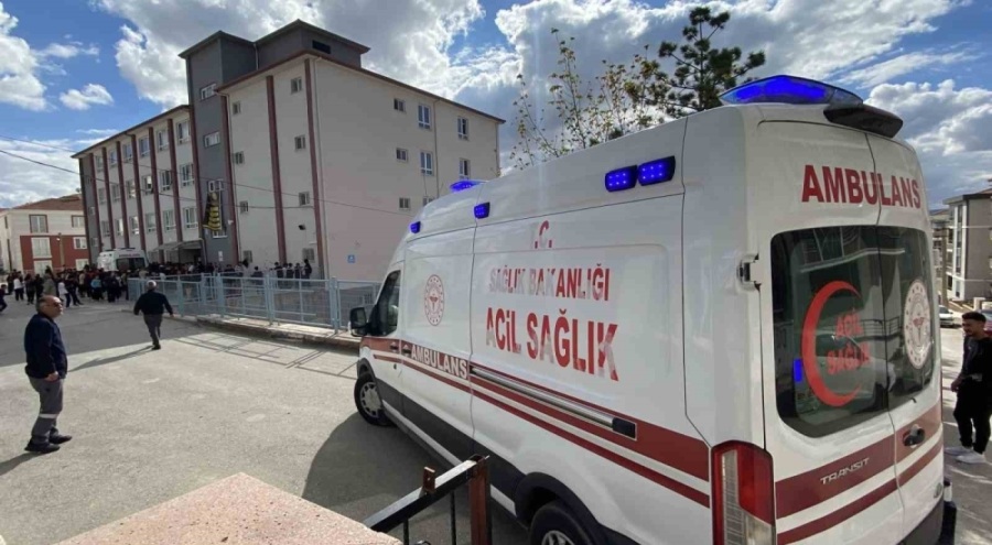 Çorum'da 30 öğrenci hastanelik oldu