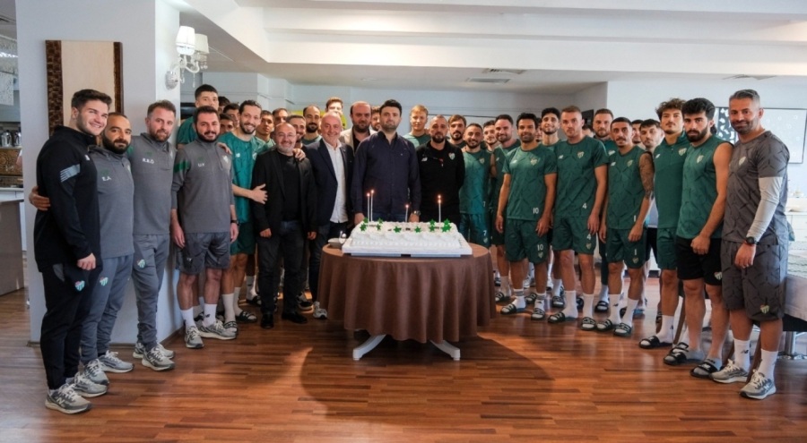 Bursaspor'dan Başkan Enes Çelik'e doğum günü sürprizi
