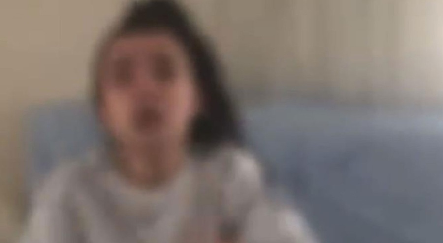 Kız kardeşinin üzerine kaynar su döküp özür diletti