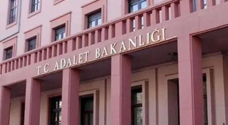 Adalet Bakanlığından bir kişiyi bıçaklayarak öldüren zanlının adli siciline ilişkin açıklama