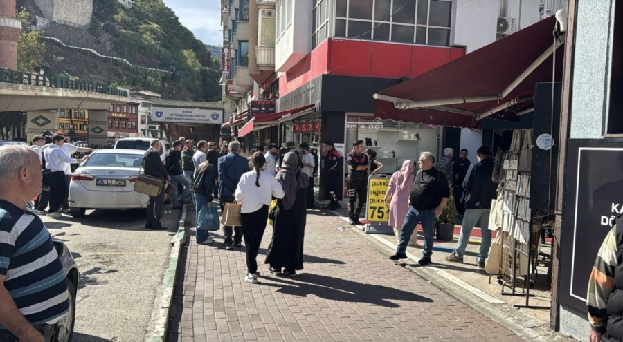 Bursa'da bıçaklı ve silahlı kavga: 4 Yaralı