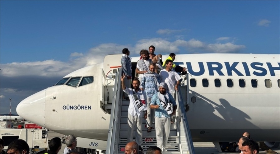Küresel Sumud Filosundaki 36 Türk vatandaşı İstanbul Havalimanına indi