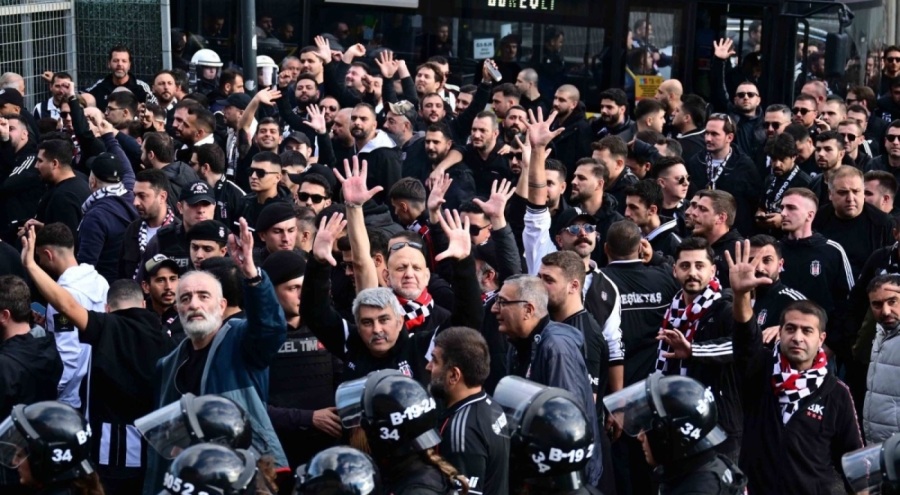Beşiktaş taraftarları Galatasaray derbisi için Rams Park'ta yerini aldı