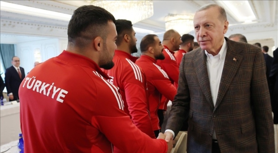 Cumhurbaşkanı Erdoğan, Kırkpınar şampiyonlarını kabul etti
