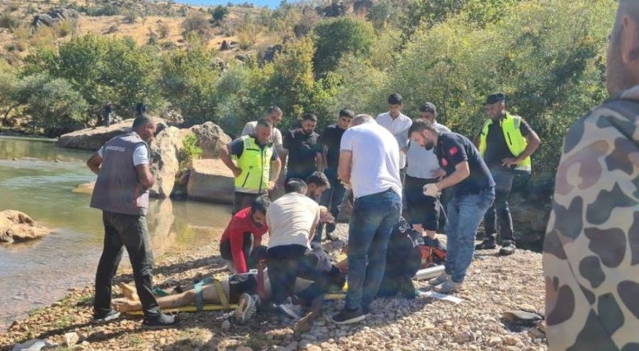 Serinlemek için girdiği çayda boğuldu