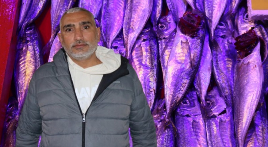 Bozuk balığı iade etmek istedi, balıkla darp edildi