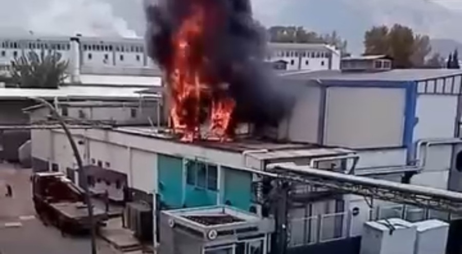 Bursa'da fabrika yangını! Alevler gök...