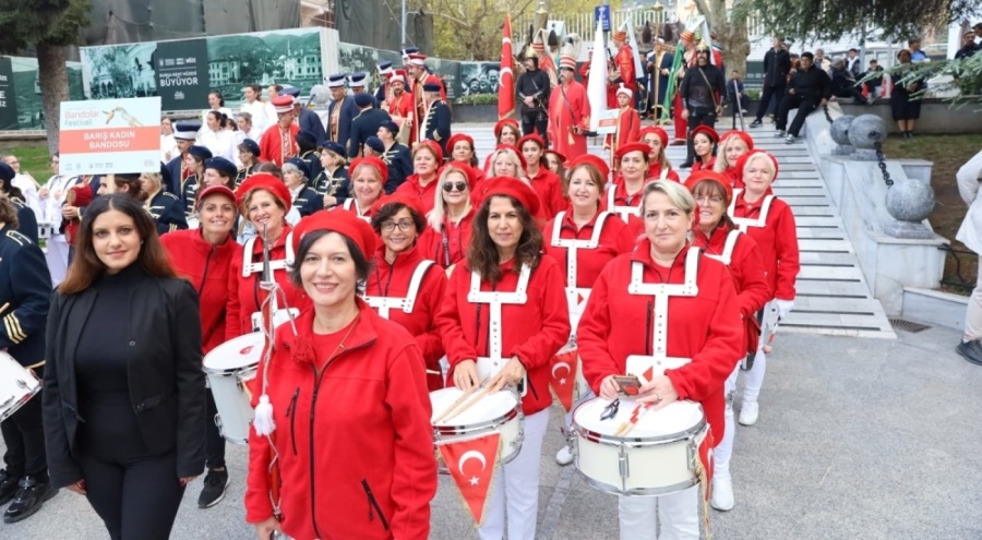 Bursa'da farklı kültürlerin ritmi Bandolar Festivali'nde yankılandı
