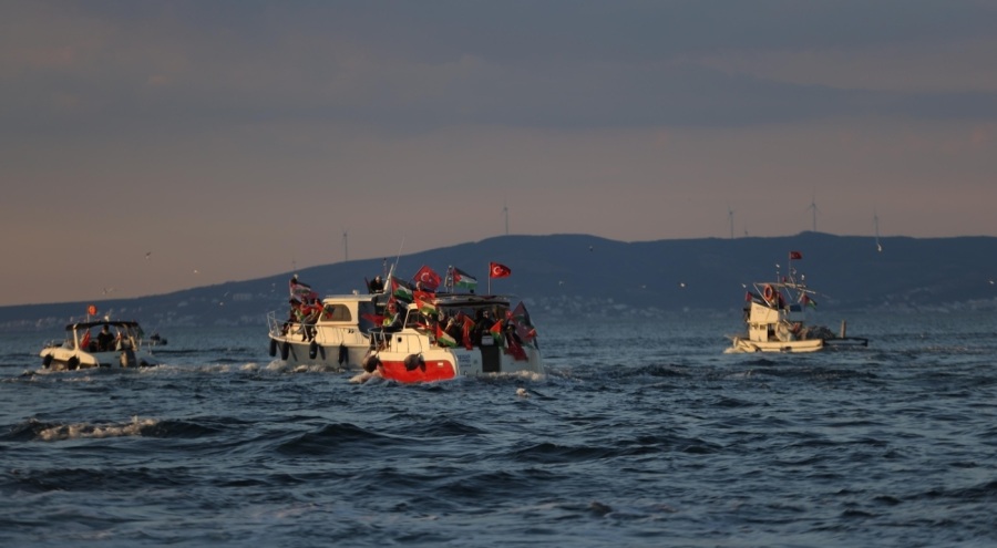 Bursa'da denizciler Küresel Sumud Filosu'na destek için Marmara Denizi'ne açıldı