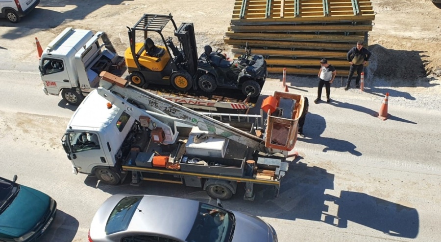 Köprüde arızalanan kamyonet trafiği felç etti