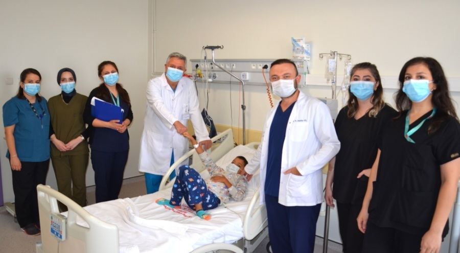 Bursa'da minik Fehmi babasının böbreği ile hayata tutundu