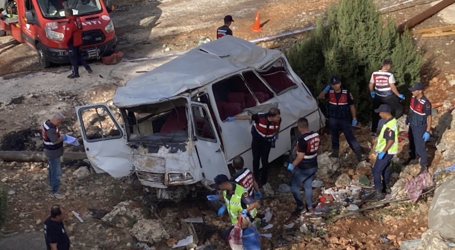 Mersin'de feci kaza! Çok sayıda ölü ve yaralı var