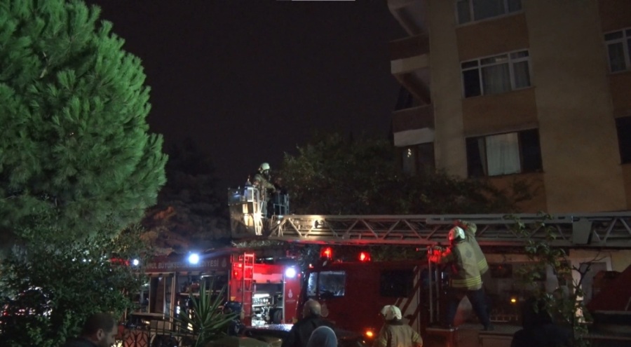 İstanbul'da 5 katlı binada korkutan yangın: 20 kişi dumandan etkilendi