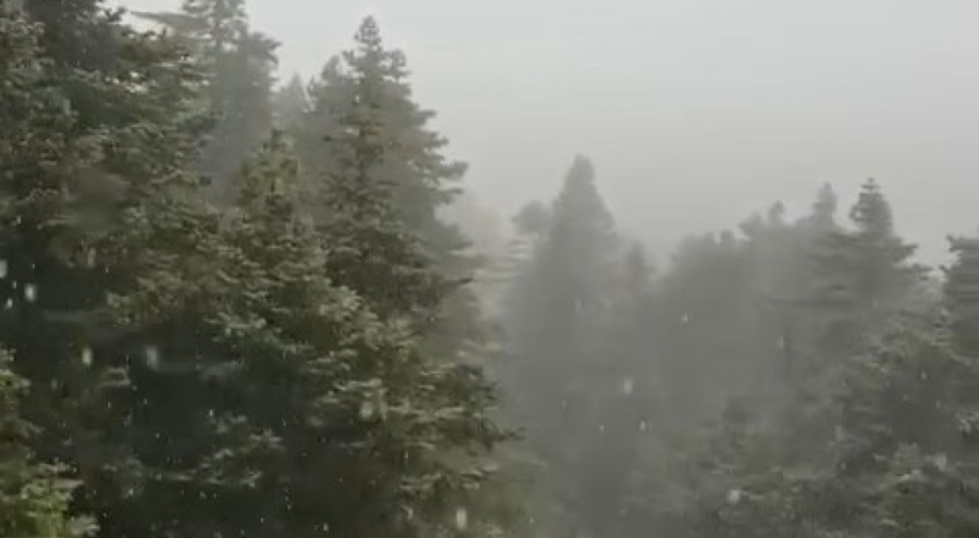 Uludağ'da ilk kar yağışı kameralara böyle yansıdı