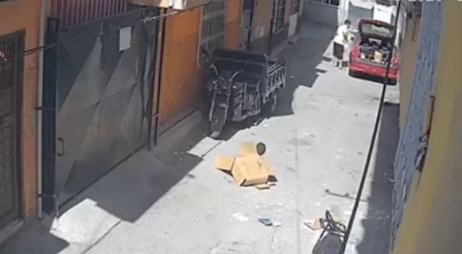 Sokakta üzerine karton örten çocuk ölümden döndü