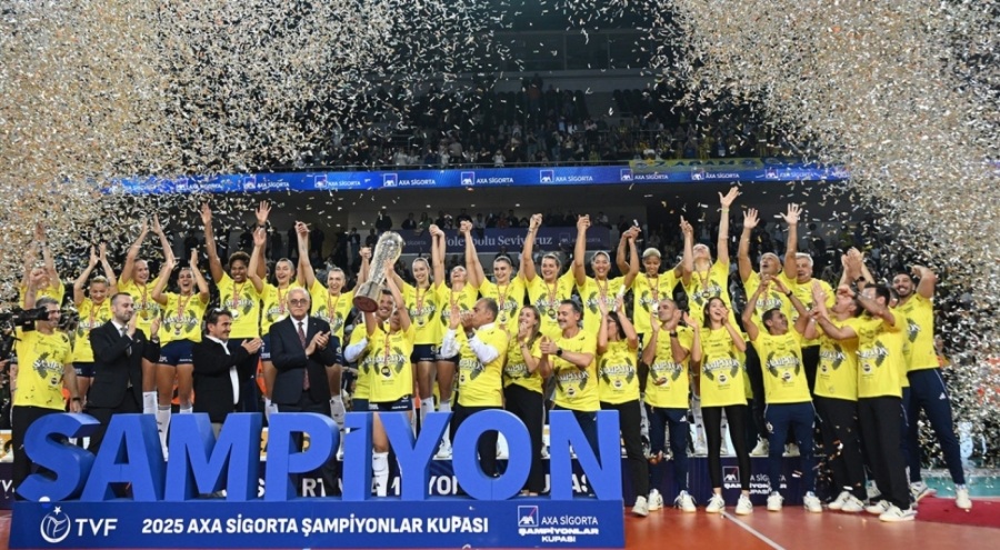 Fenerbahçe Başkanı Sadettin Saran, Kadın Voleybol Takımı'nı tebrik etti