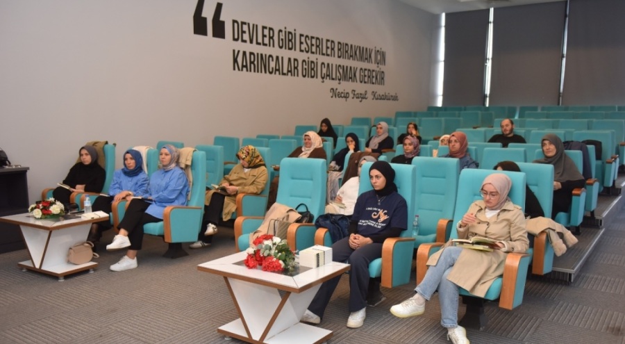 Bursa Yıldırım'da 'kitap tahlili programı' başladı