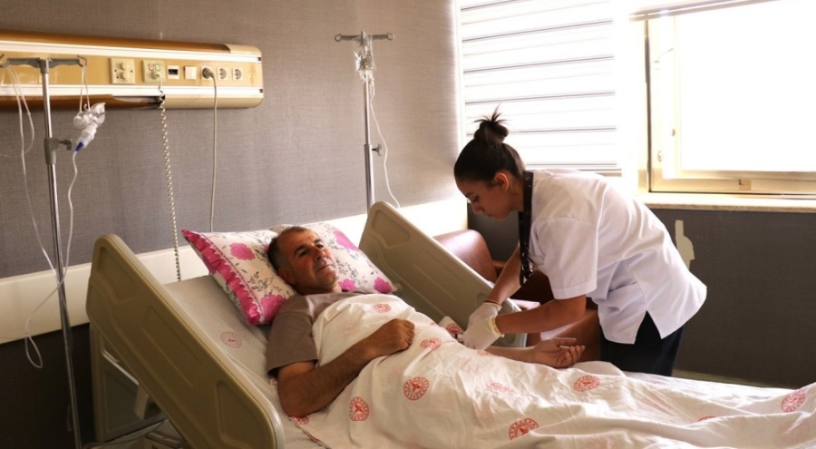 Karın ağrısıyla gitti, vücudundan 4 kiloluk kitle çıktı!