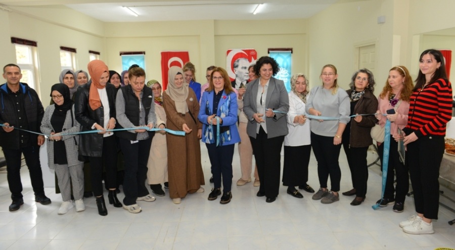 Ahmet Yesevi Mahallesi Kadın Dayanışma ve Yardımlaşma Derneği yeni binasında
