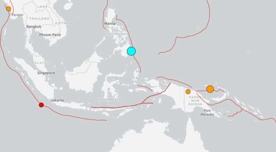 Filipinler'de 7.4 büyüklüğünde deprem: Tsunami uyarısı yapıldı