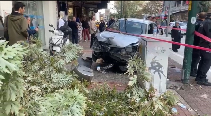 Bursa'da facia kıl payı atlatıldı! Otomobilin çarptığı öğrenci yaralandı
