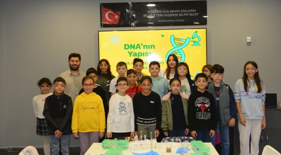 Bursa Nilüfer'de çocuklar muzdan DNA izolasyonu yaptı