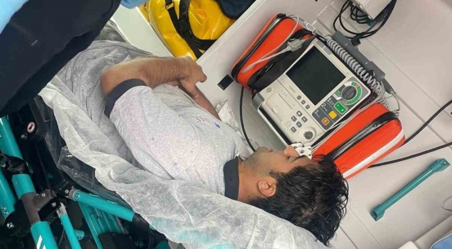 Çanakkale'de denize düşen genç, balıkçıların dikkatiyle kurtuldu