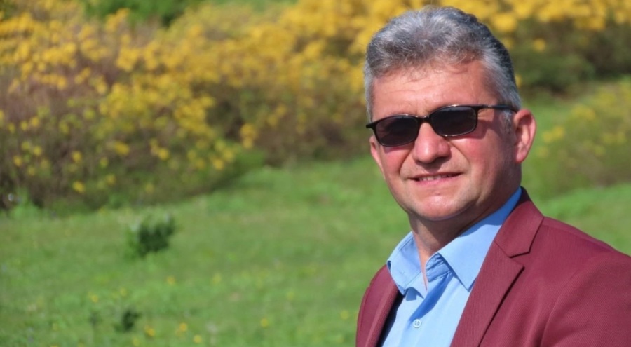 Bursa Gemlik'te sahnede kalp krizi geçiren sanatçı yaşamını yitirdi