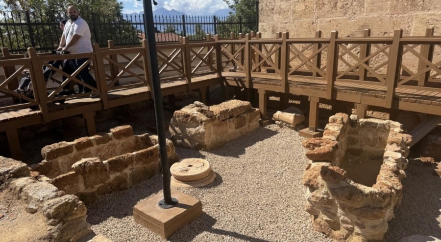 Yivli Minare çevresinde açığa çıkarılan mezarlar koruma altında