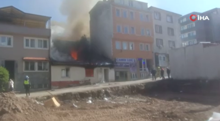 Bursa'da müstakil ev çıkan yangında alev topuna döndü!
