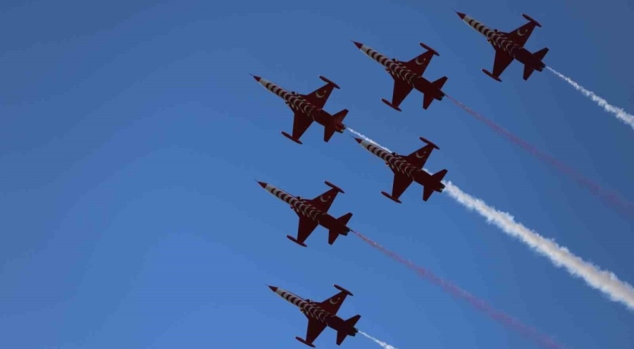 Türk Yıldızları Balıkesir semalarında