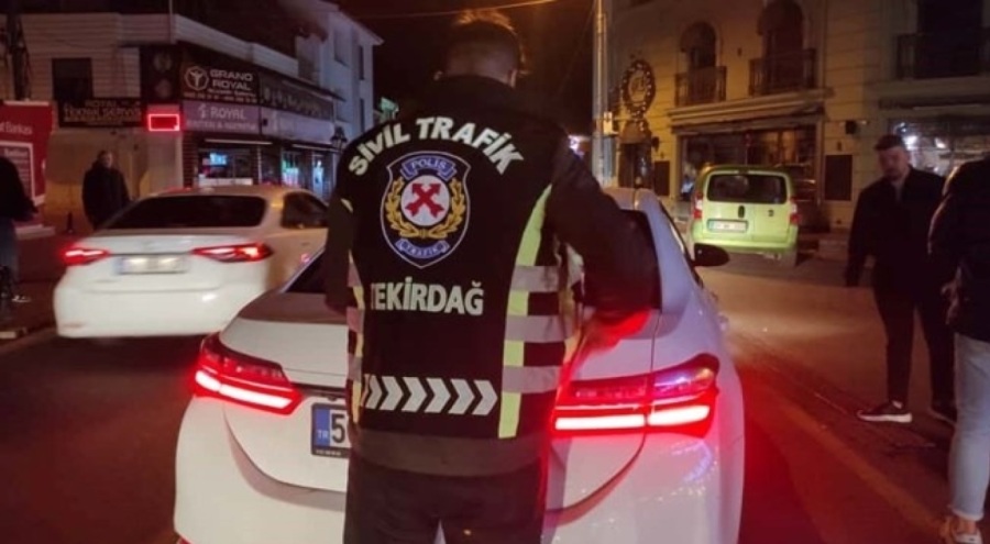 Alkollü sürücü sivil polisi vale sandı