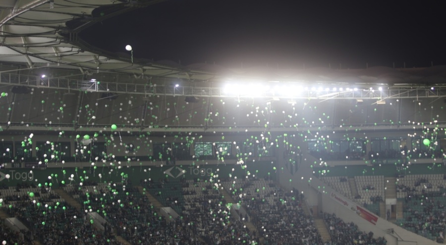 Bursaspor taraftarları Çağan Ata'nın mücadelesini kutladı